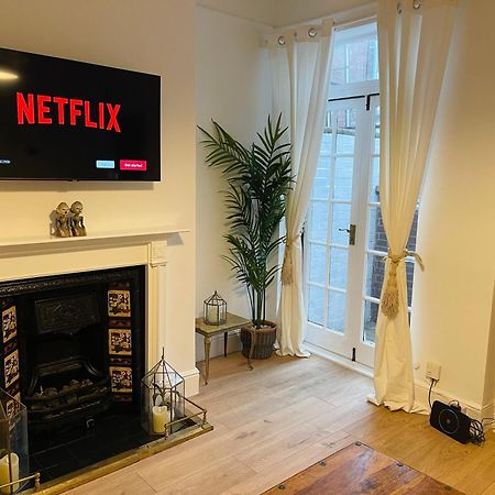 Newly Refurbished City Centre House With Parking Exeter Exteriör bild