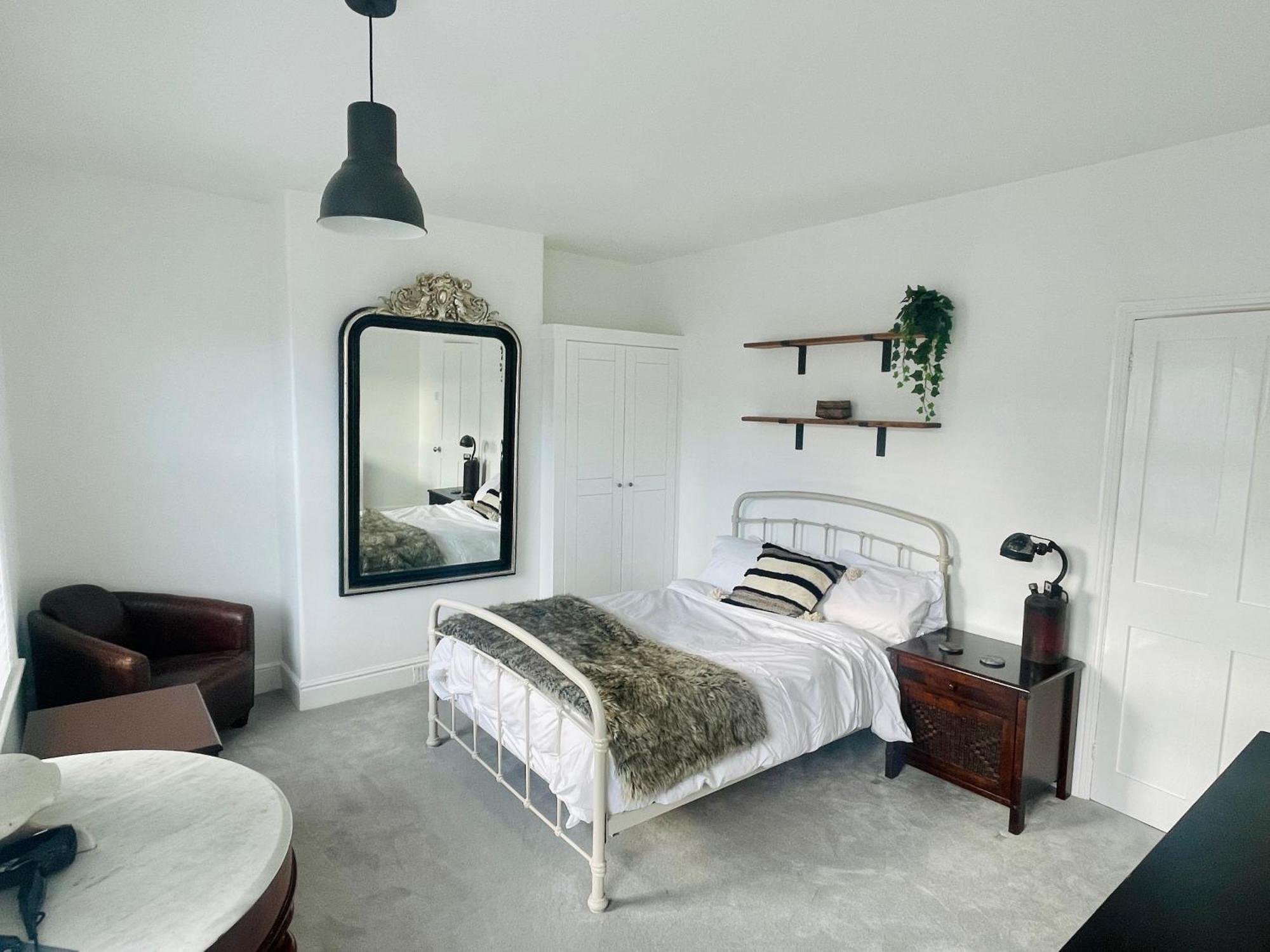 Newly Refurbished City Centre House With Parking Exeter Exteriör bild