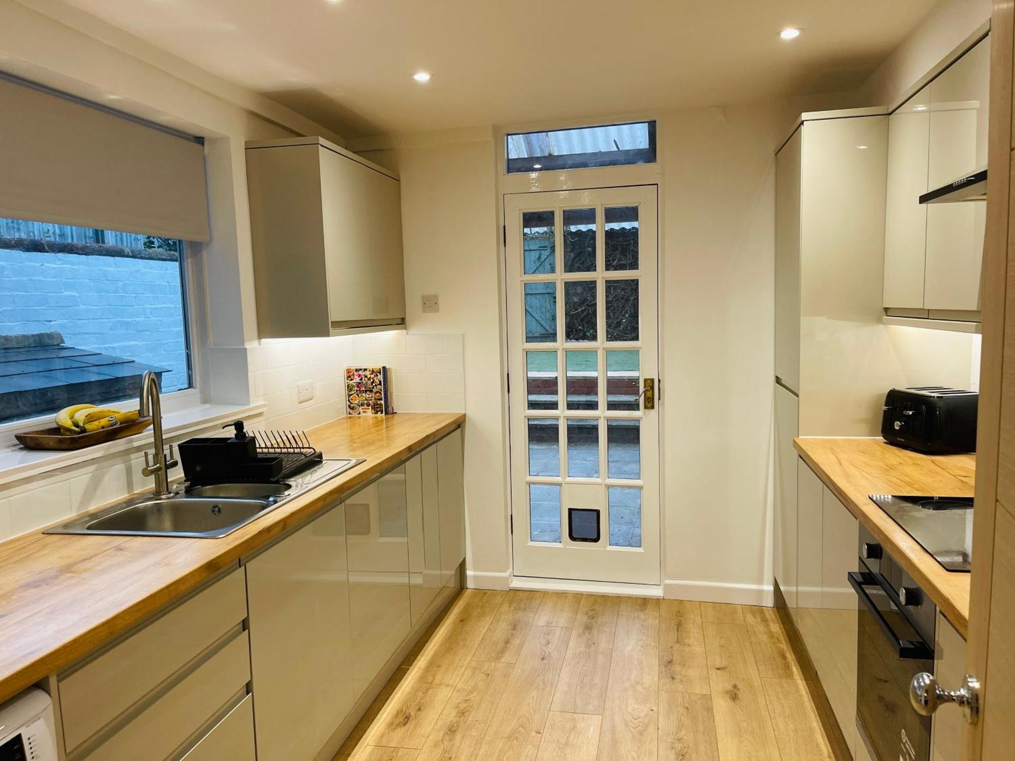 Newly Refurbished City Centre House With Parking Exeter Exteriör bild