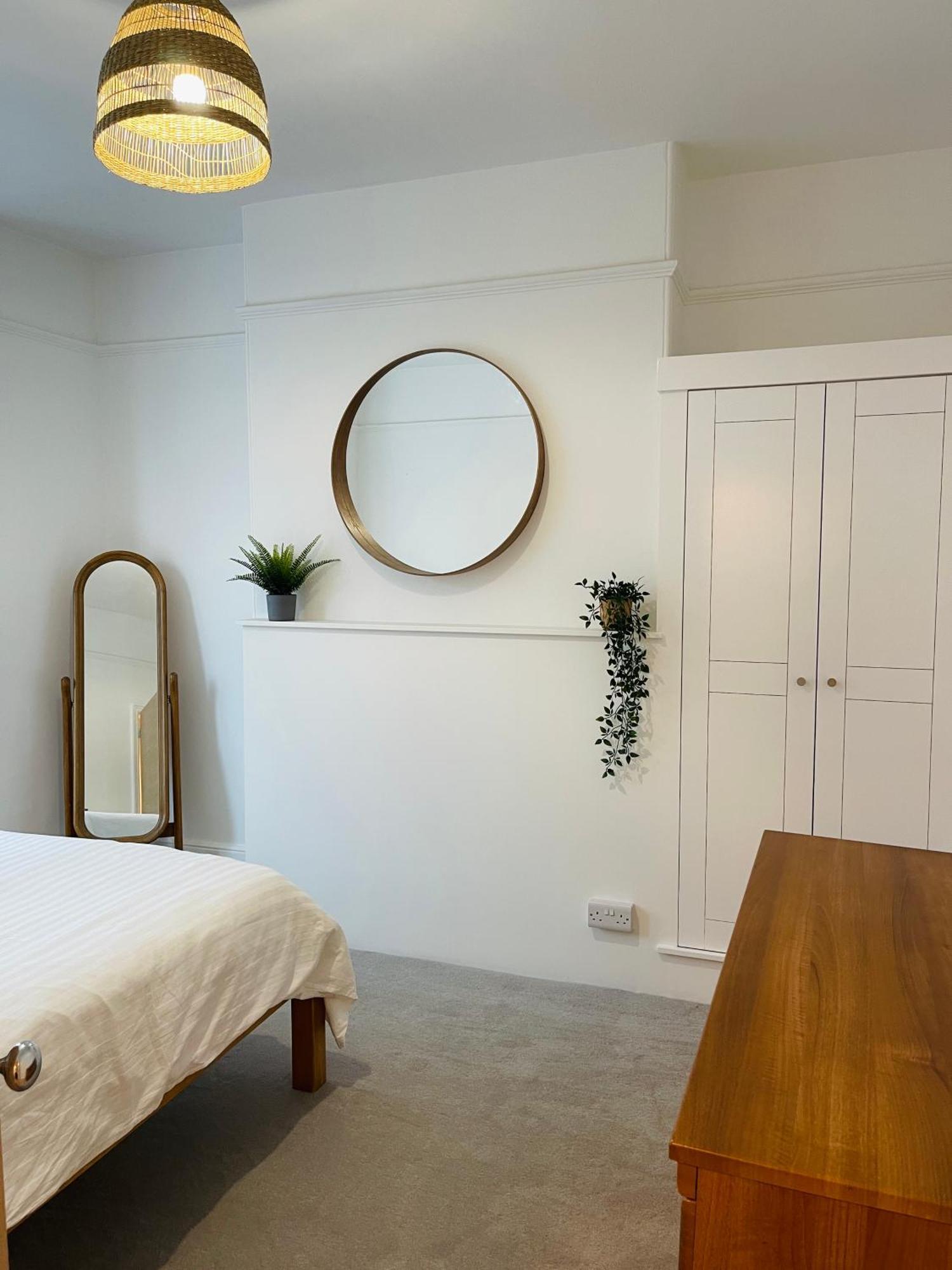 Newly Refurbished City Centre House With Parking Exeter Rum bild